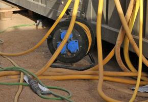 Kabel-Leitungen-Leitungsroller-Kabeltrommel-Baustelle.jpg